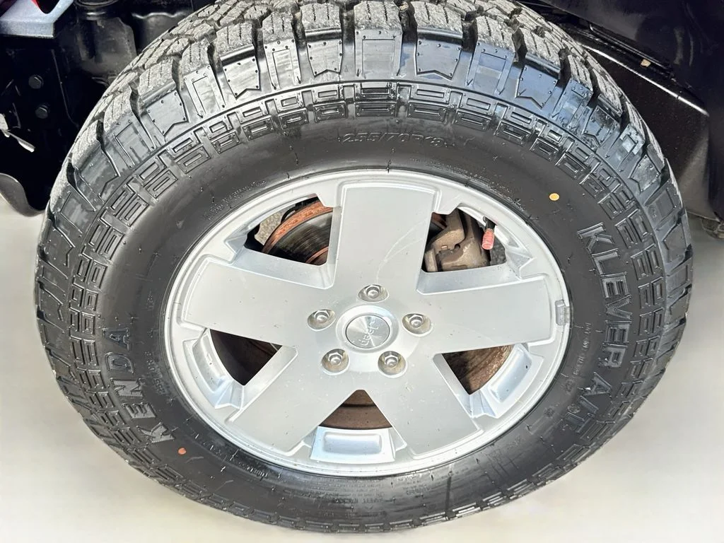 Used 2011 Red Jeep Sahara image 34