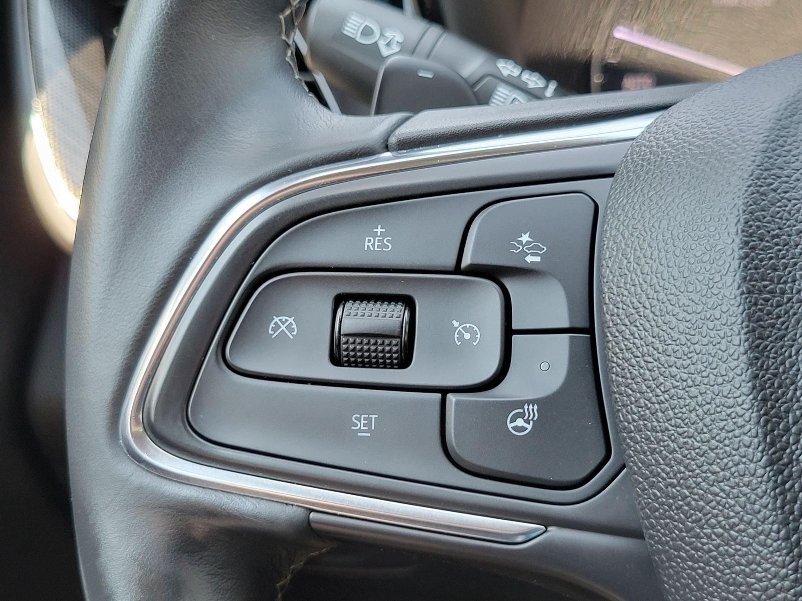 Used 2023 Red Buick Essence image 16