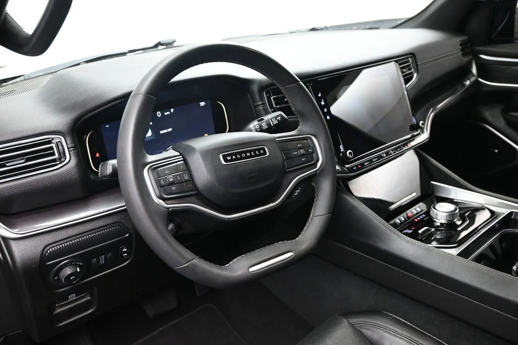 Used 2024 Gray Jeep Base image 21