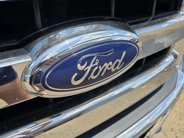 Used 2016 Oxford White Ford XLT image 4