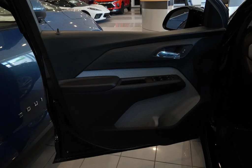New 2027 Mosaic Black Metallic Chevrolet LT image 17