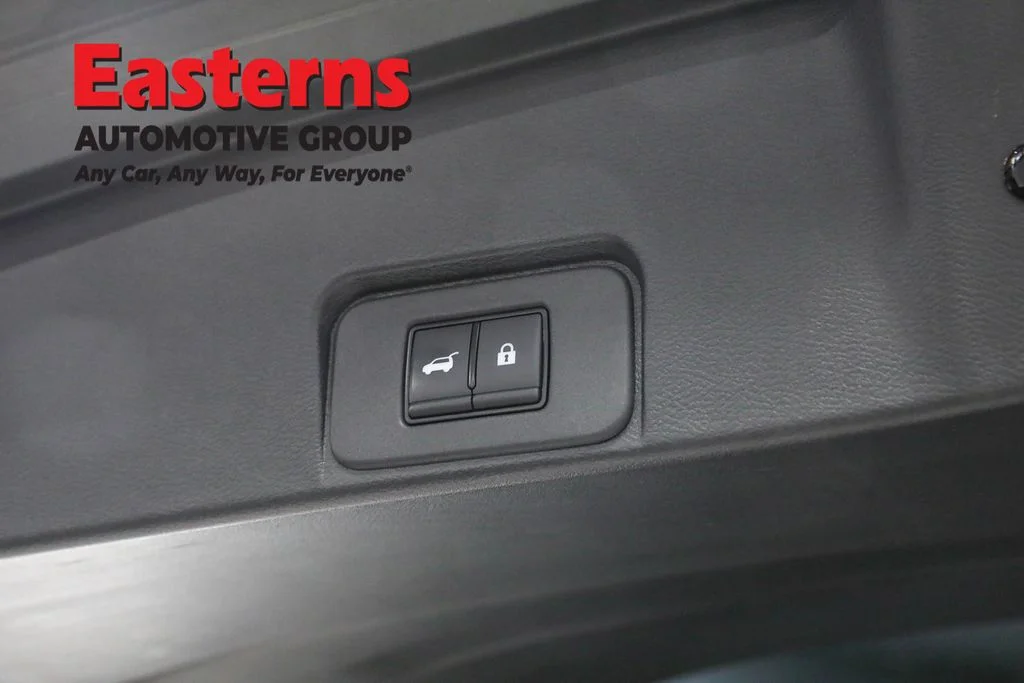 Used 2023 Silver Nissan SL image 22