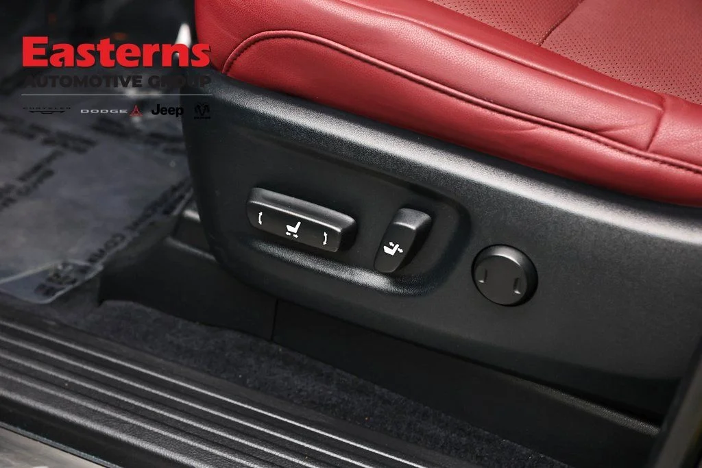 Used 2022 Black Lexus 460 image 26