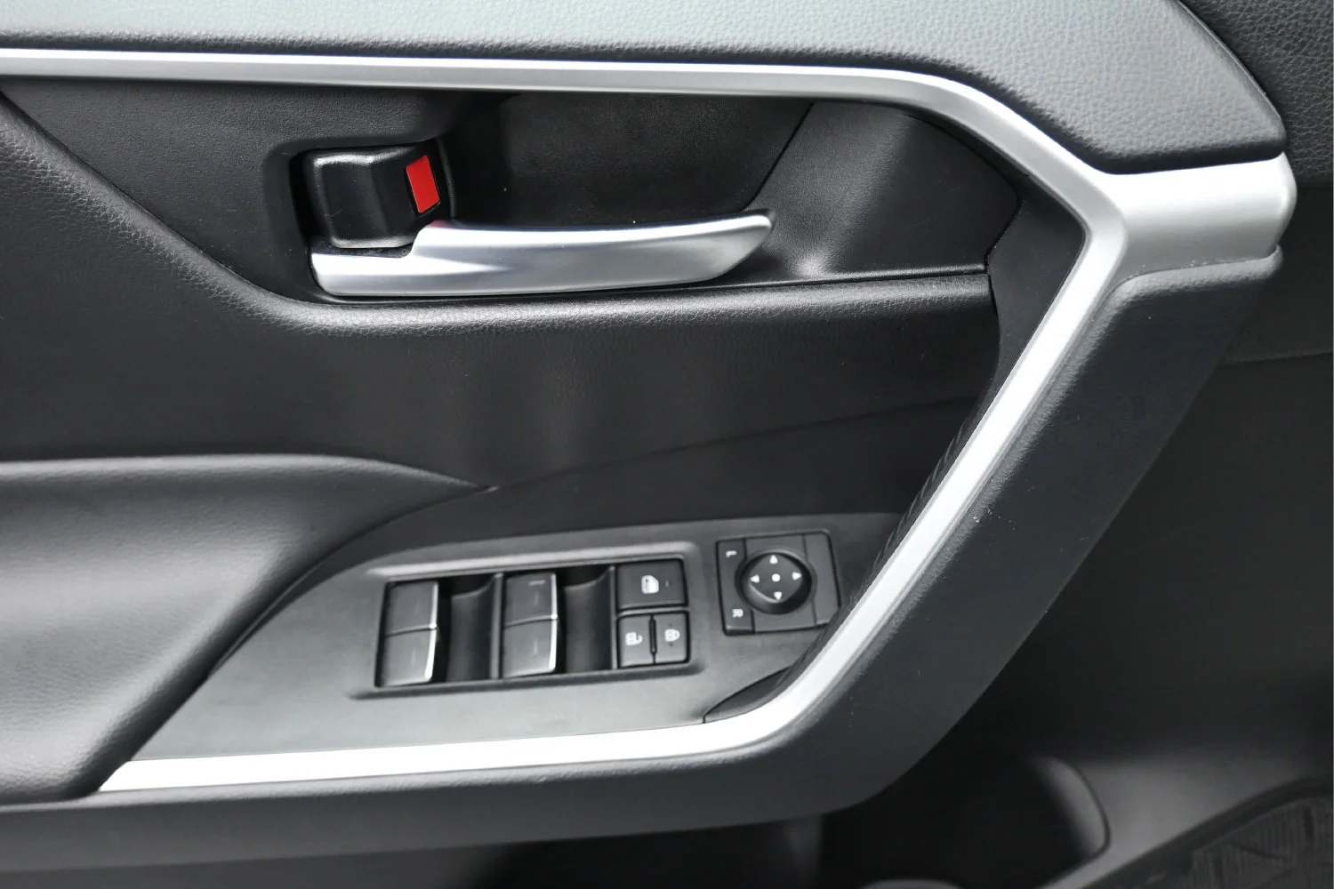 Used 2025 White Toyota XLE image 20