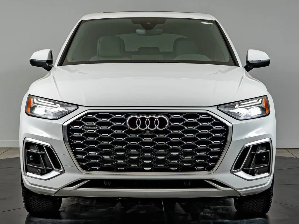 Used 2022 Glacier White Metallic Audi 45 S line Premium image 2