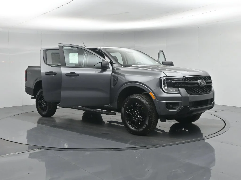 New 2026 Carbonized Gray Metallic Ford XLT image 31