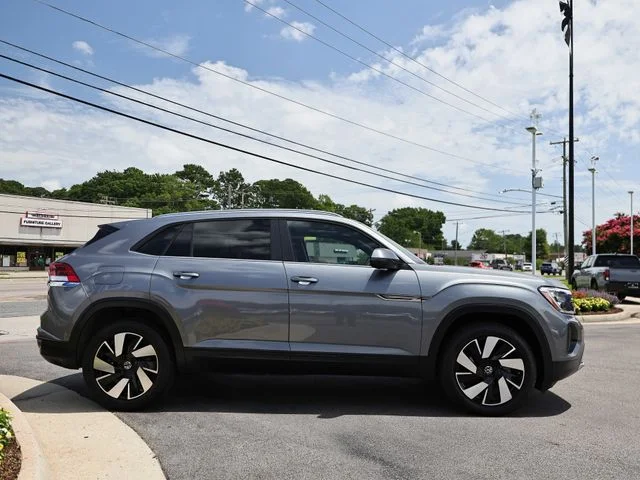 Used 2025 Platinum Gray Metallic Volkswagen 2.0T SE w/Technology image 11