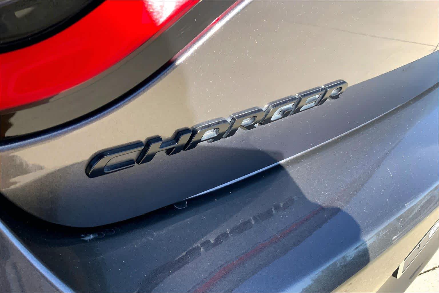 Used 2022 Granite Pearlcoat Dodge SXT image 30