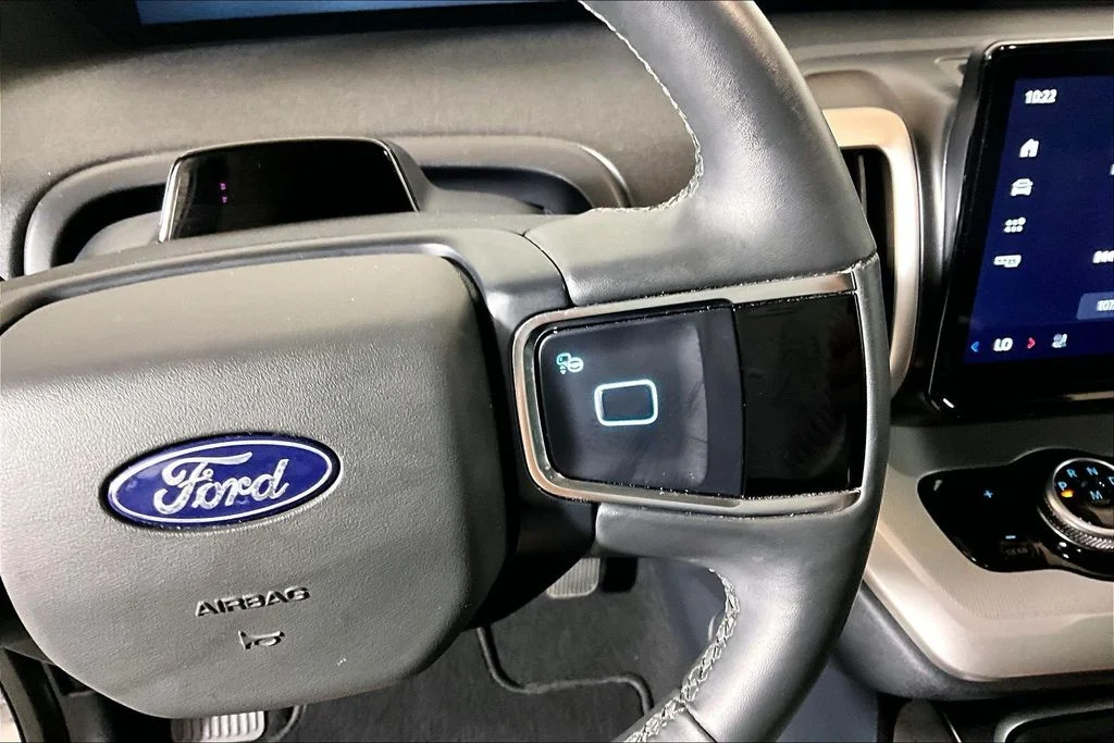 Used 2025 Oxford White Ford Active image 15