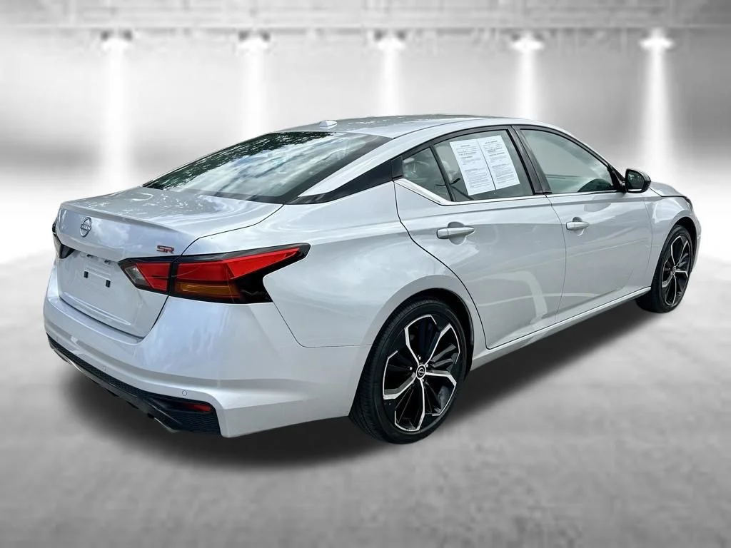 Used 2025 Brilliant Silver Metallic Nissan 2.5 SR image 6