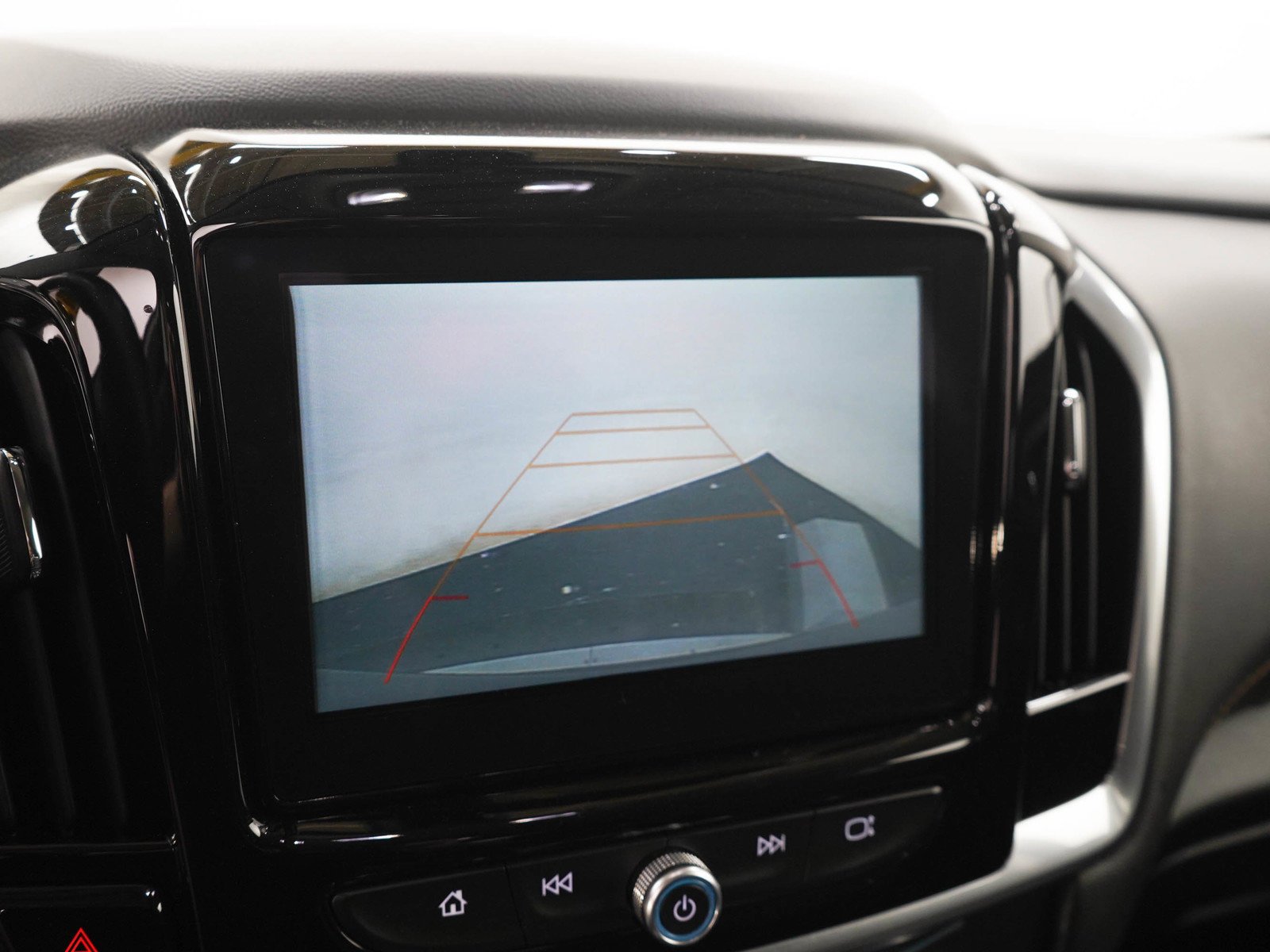 Used 2018 Mosaic Black Metallic Chevrolet Cloth w/1LT image 29