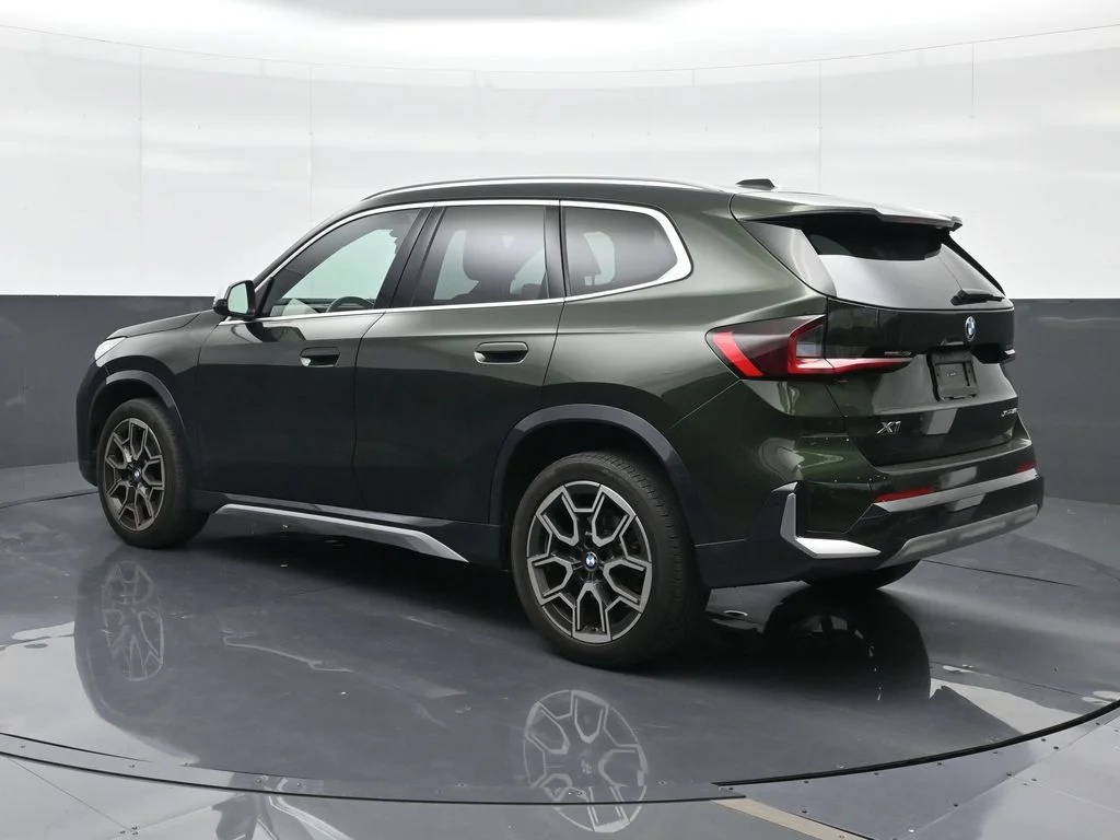 Used 2023 San Remo Green Metallic BMW xDrive28i image 2