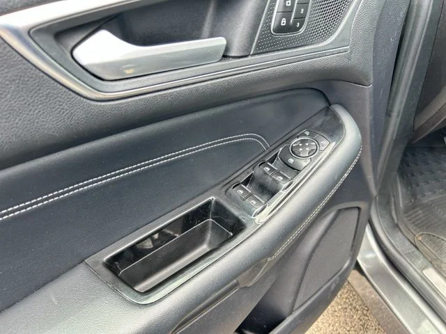 Used 2020  Ford Titanium image 29