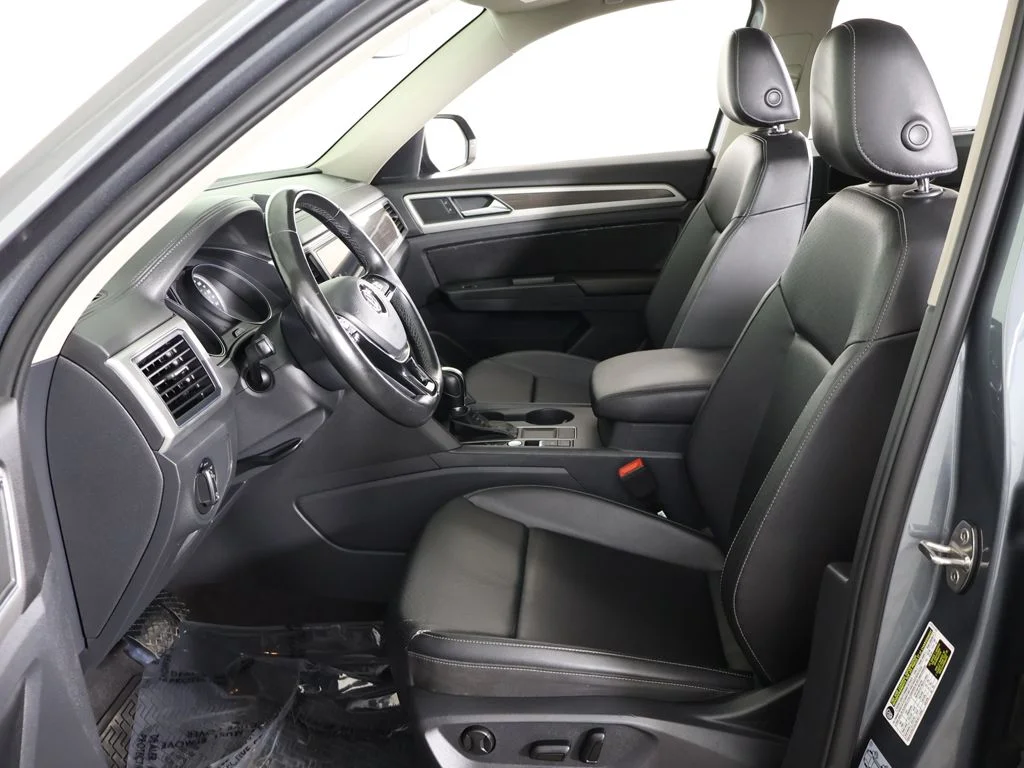 Used 2018 Platinum Gray Metallic Volkswagen 3.6L V6 SE image 33