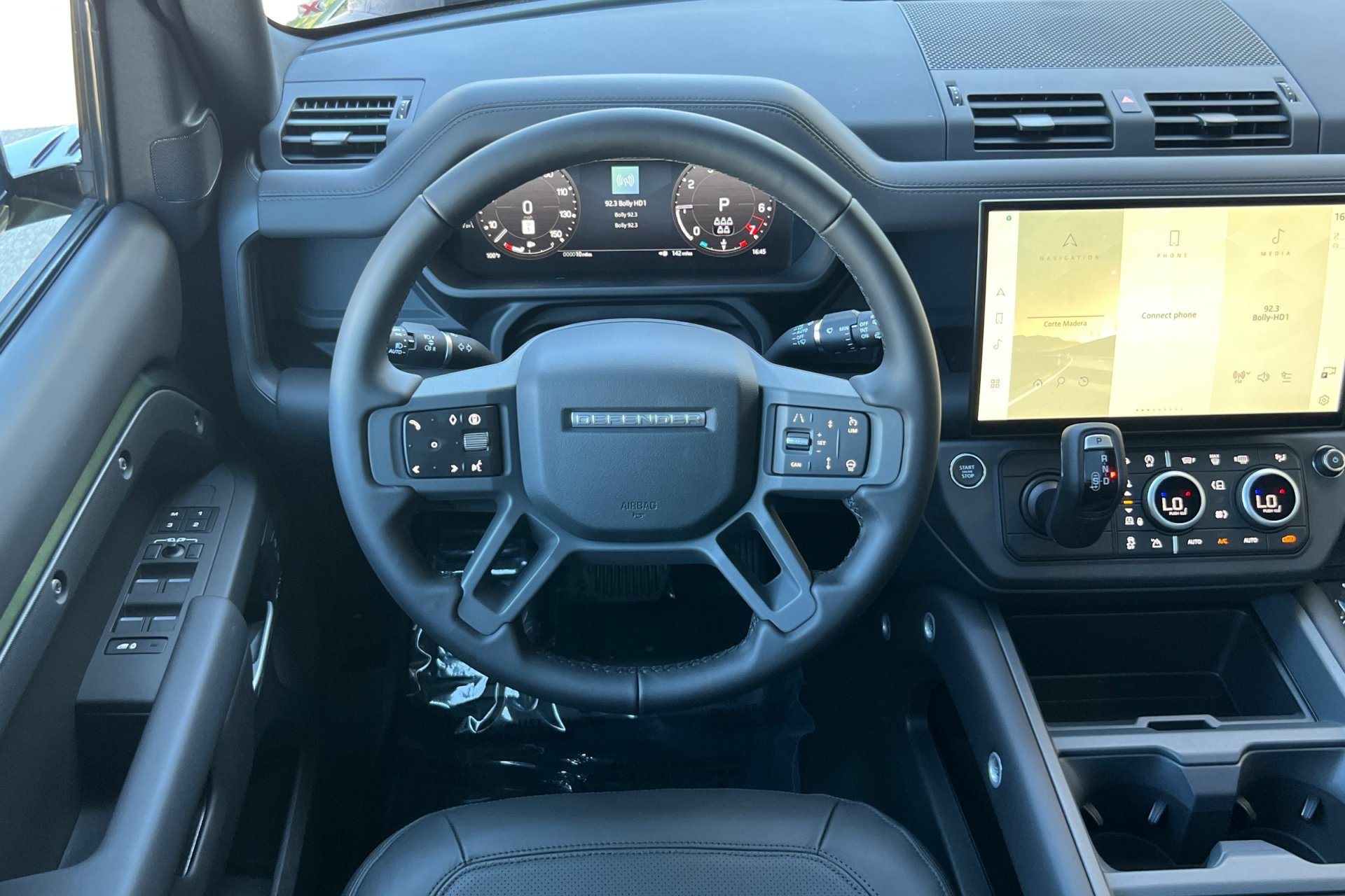 New 2026 Woolstone Green Land Rover X-Dynamic SE image 16