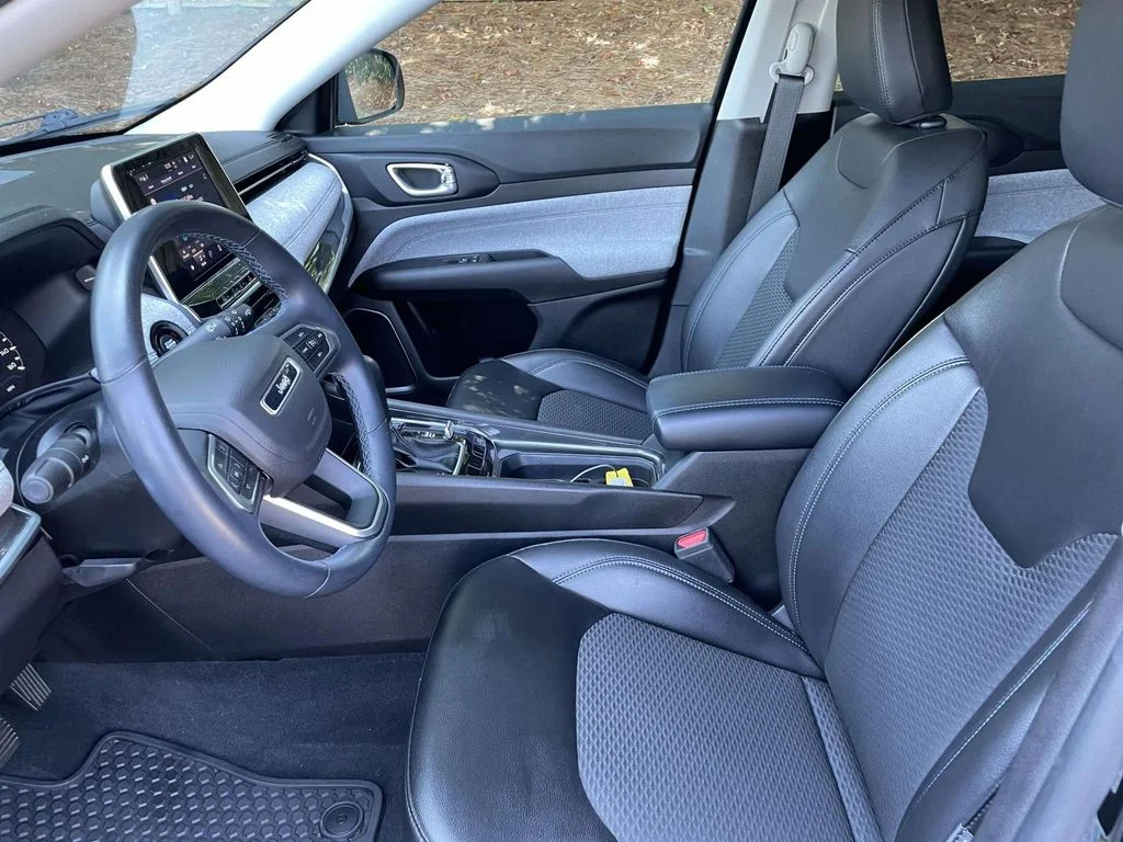 Used 2022 Black Jeep Latitude 4x4 image 20