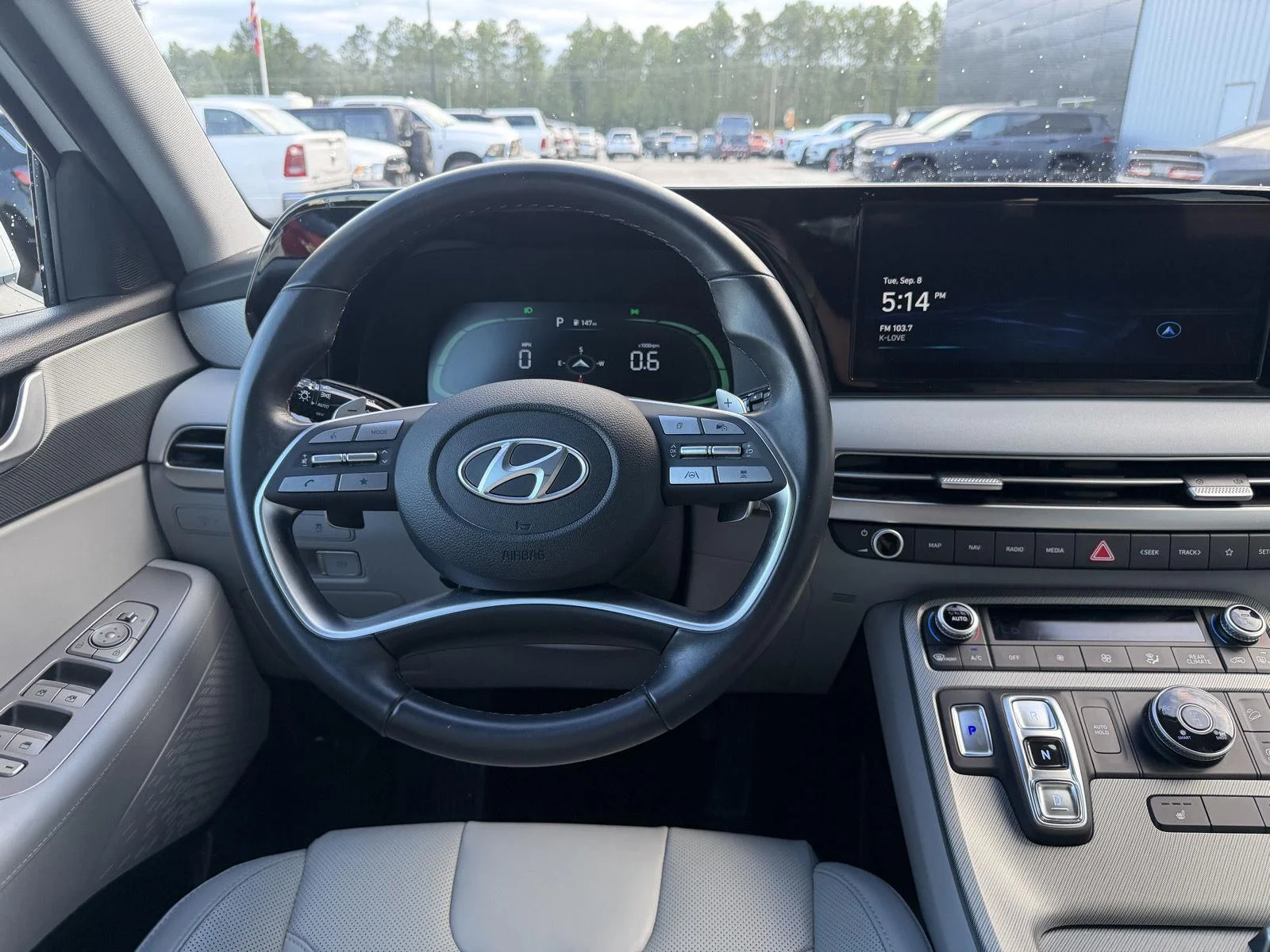 Used 2025 Hyper White Hyundai SEL image 8