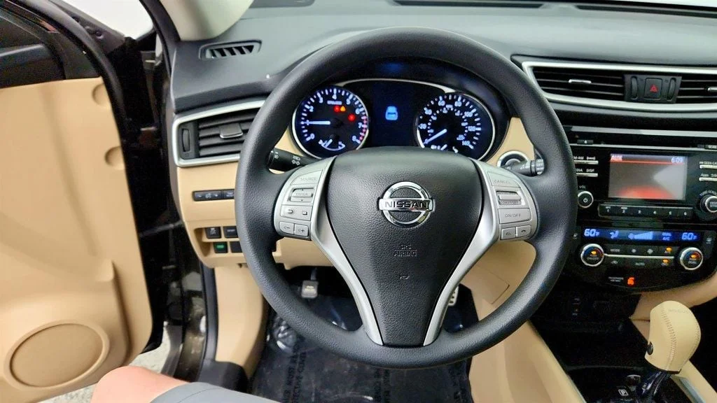 Used 2016 Midnight Jade Nissan AWD 4dr SV image 13