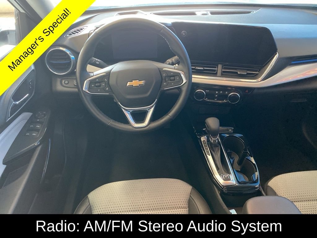 Used 2025 White Chevrolet LT image 5