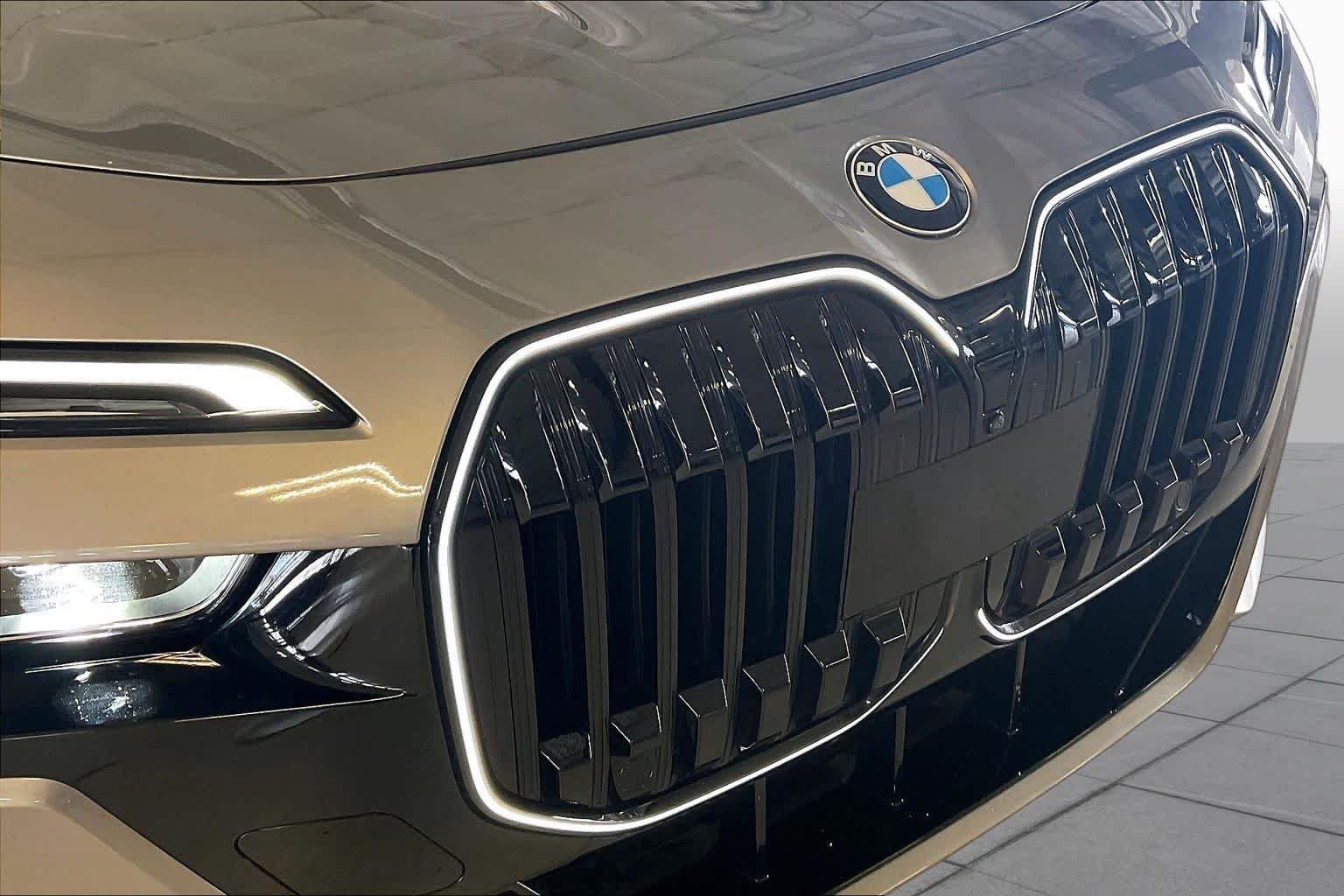 Certified Used 2024 Oxide Grey Met BMW 760i xDrive image 30
