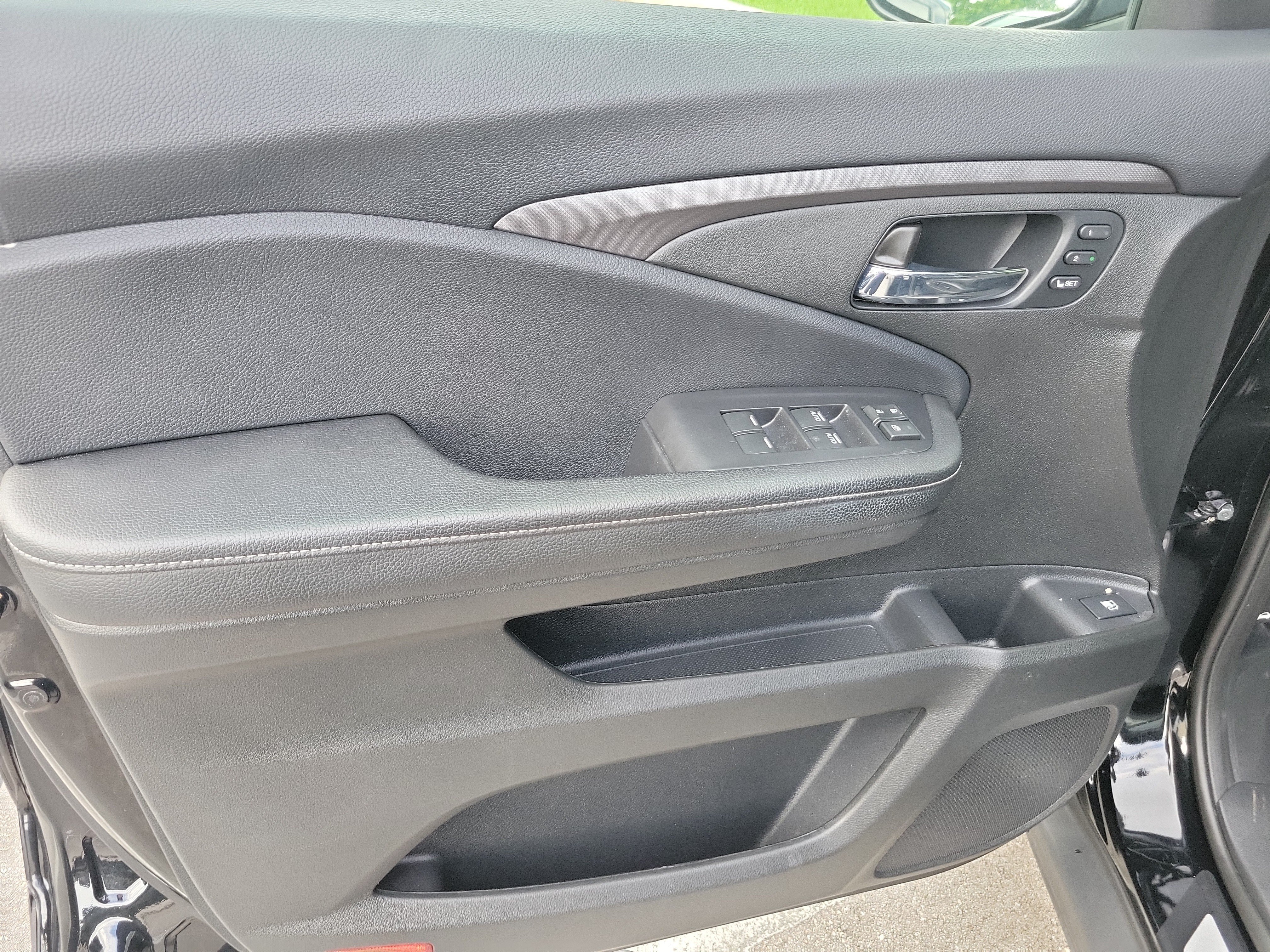 Used 2024 Black Honda RTL image 19