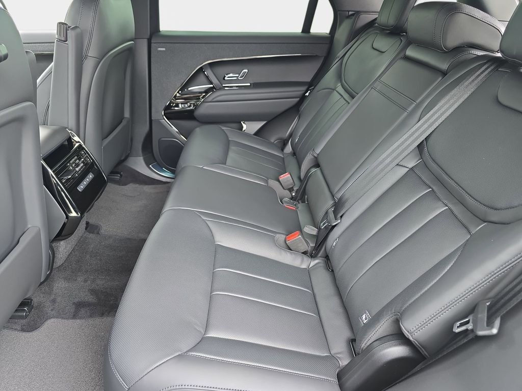 New 2026 Santorini Black Land Rover Dynamic SE image 15
