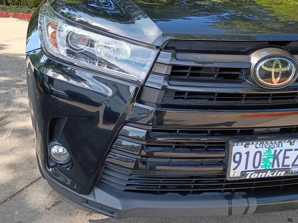 Used 2017 Midnight Black Metallic Toyota SE image 11