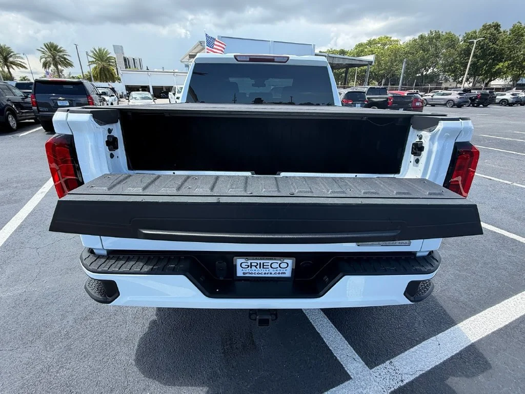 Used 2023 SUMMIT WHITE GMC Elevation image 15