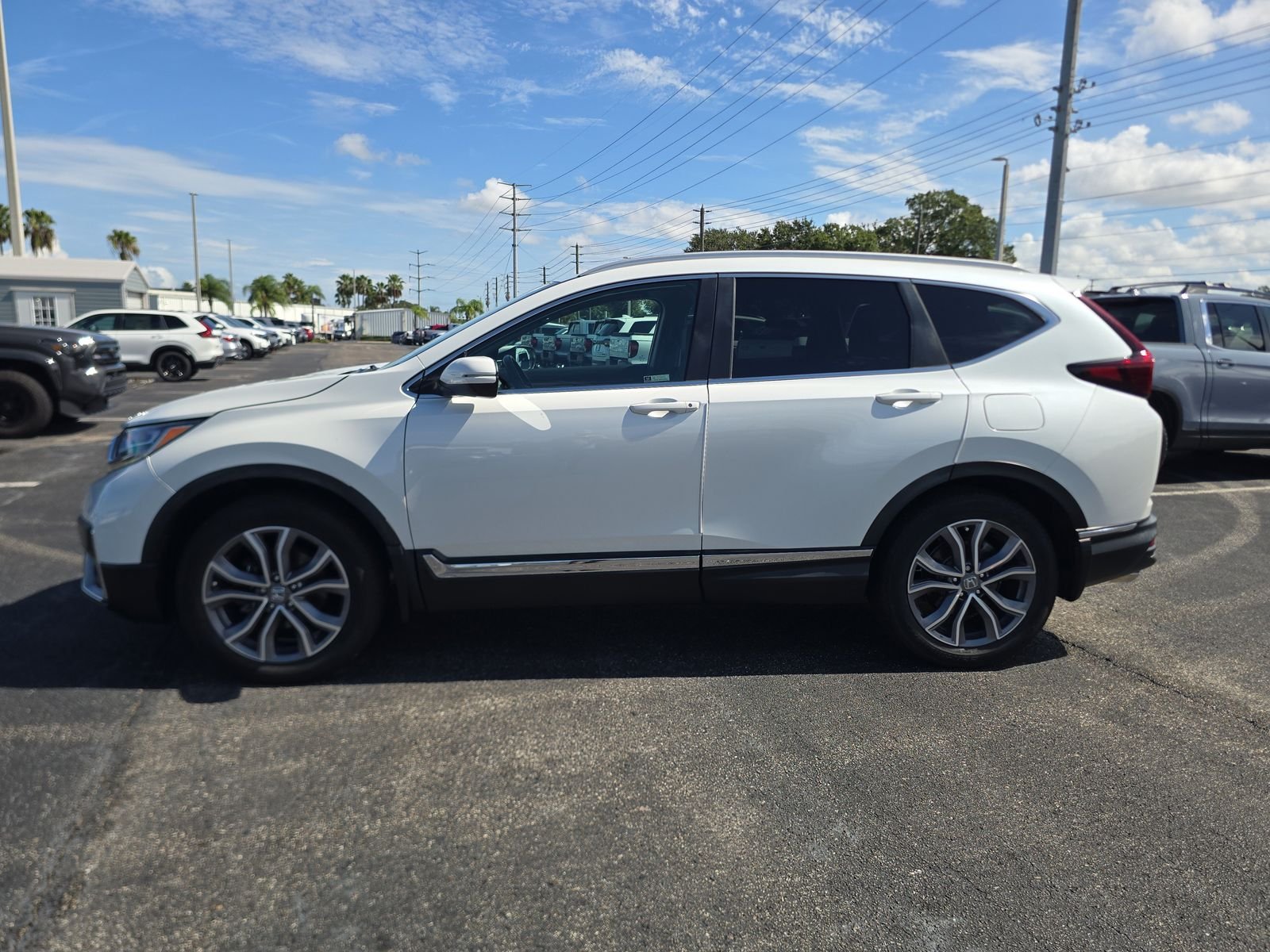 Certified Used 2022 Platinum White Pearl Honda Touring image 6