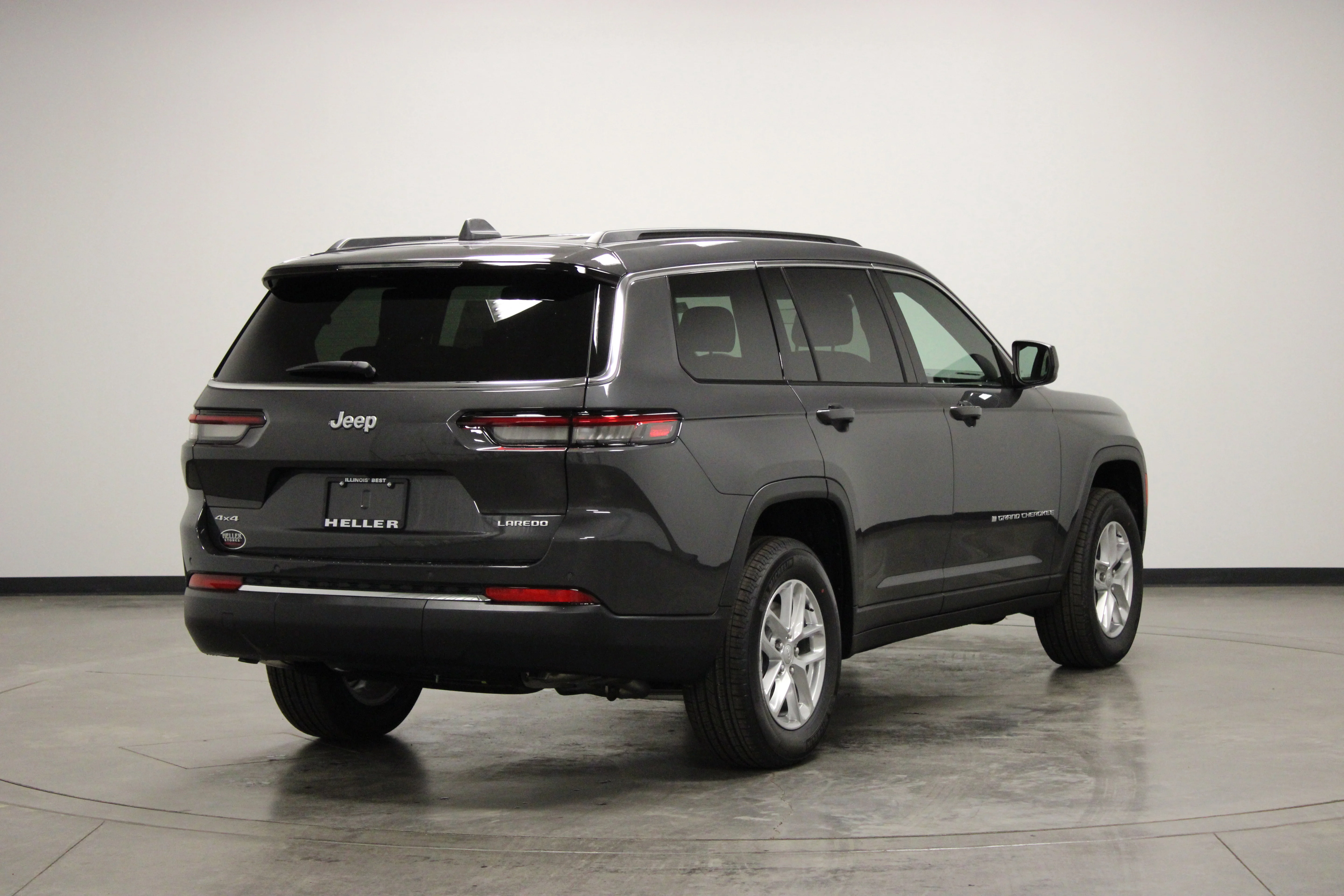 New 2026 Baltic Gray Metallic Clear-Coat Exterior Paint Jeep Laredo X image 8