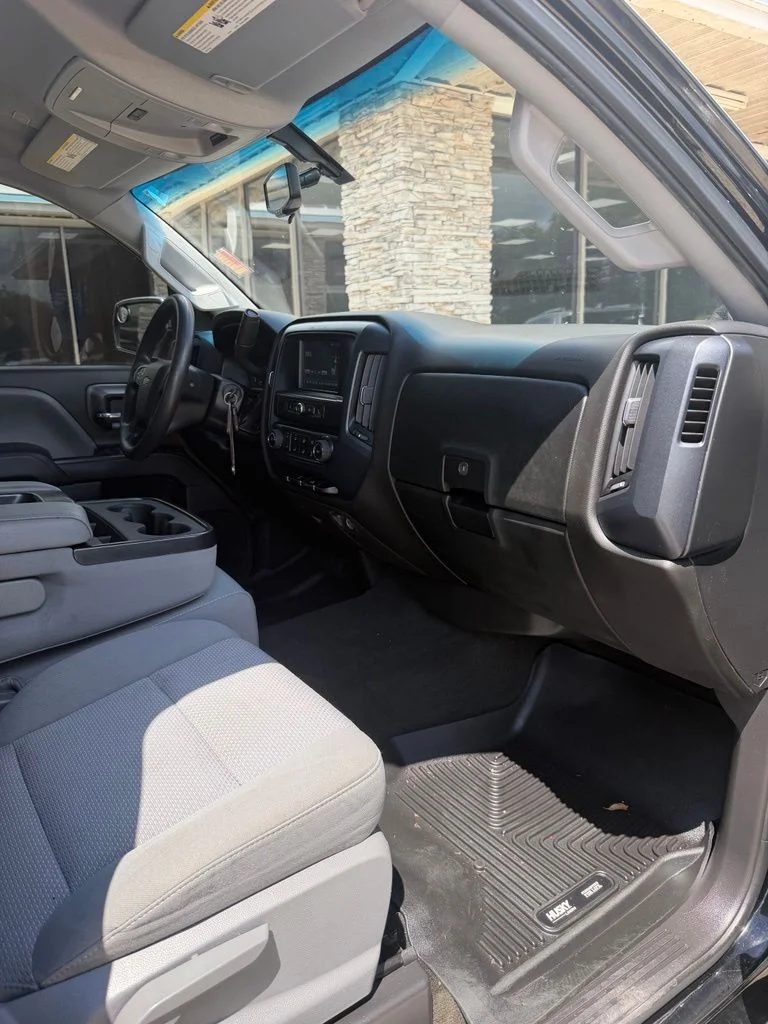 Used 2018 Black Chevrolet Custom image 22