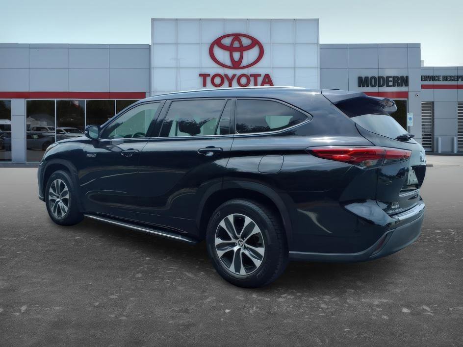Used 2020 Midnight Black Metallic Toyota Hybrid XLE image 3