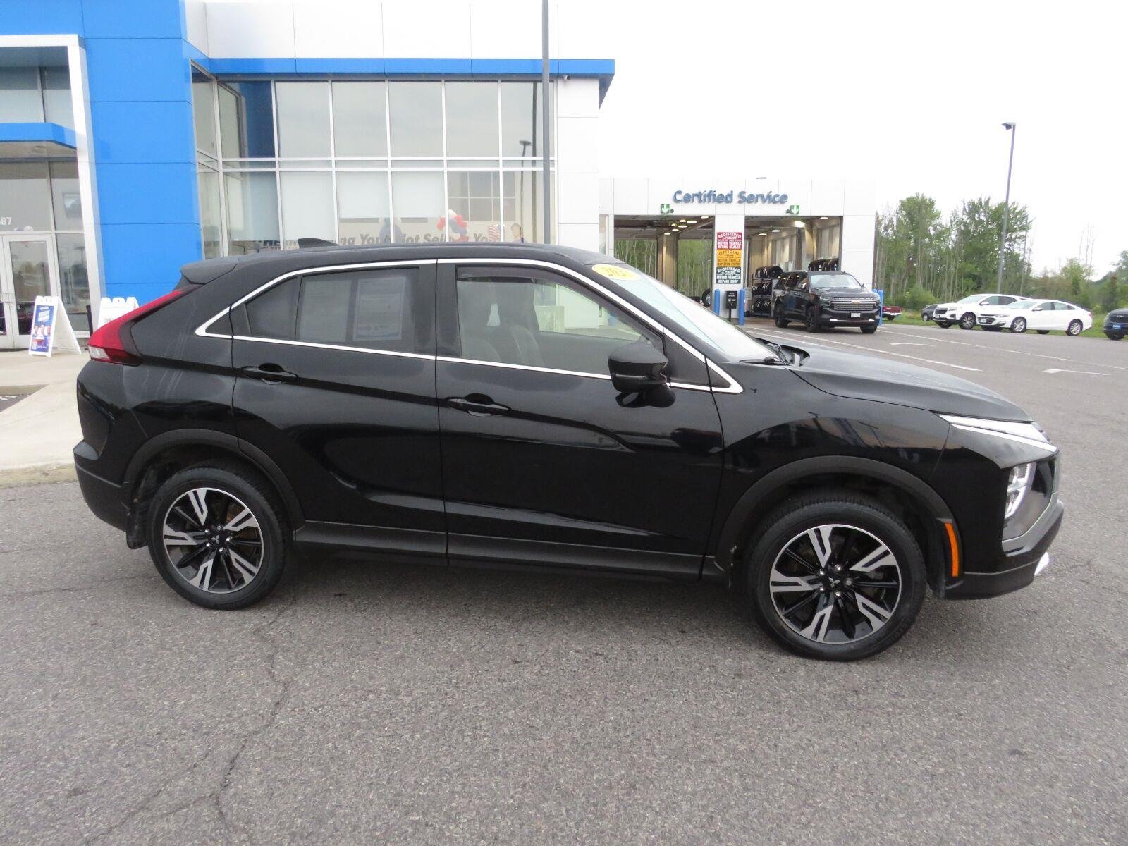 Used 2023 Labrador Black Pearl Mitsubishi SE image 6
