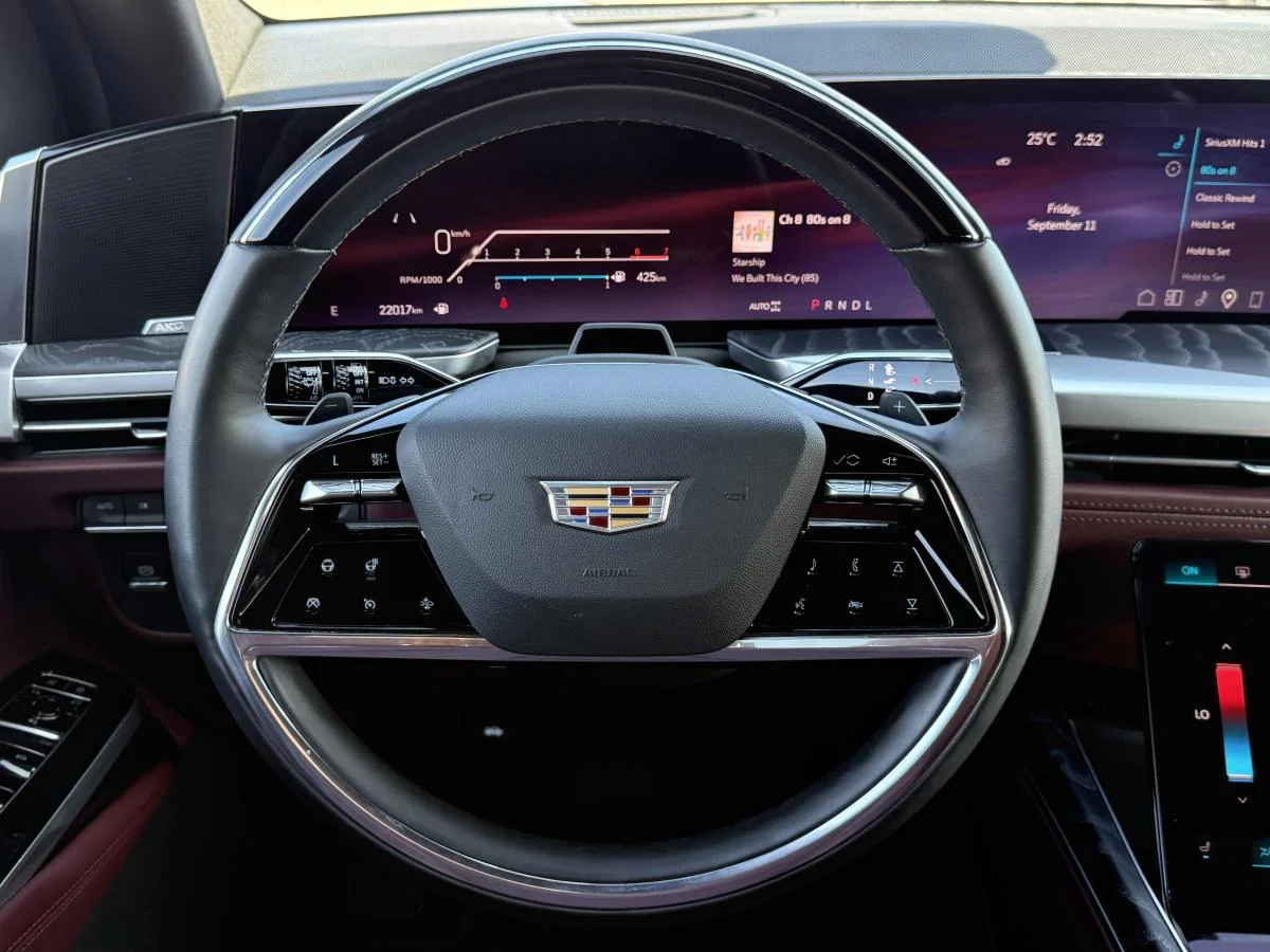 Used 2025 Green Cadillac 4wd Sport image 34