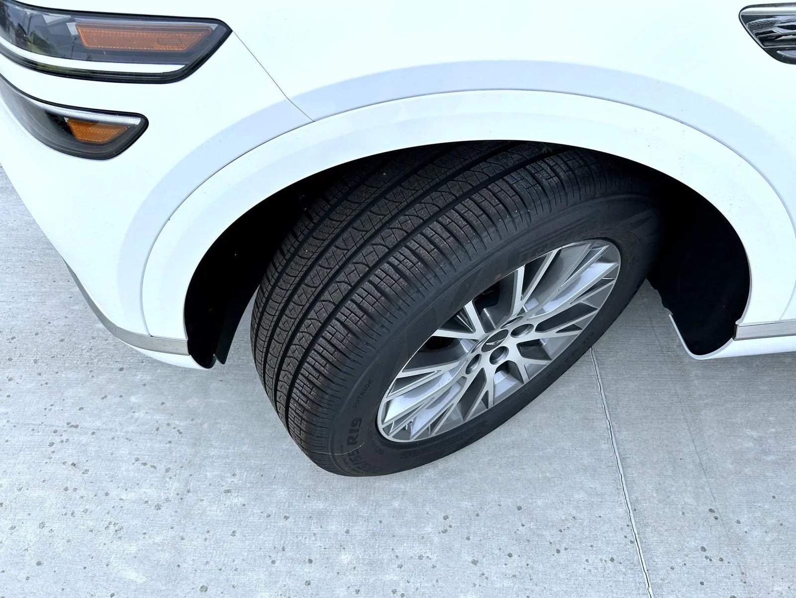 New 2026 White Genesis 2.5T image 23