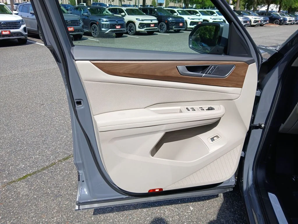 Used 2026 Gray Volkswagen SE w/Technology image 10