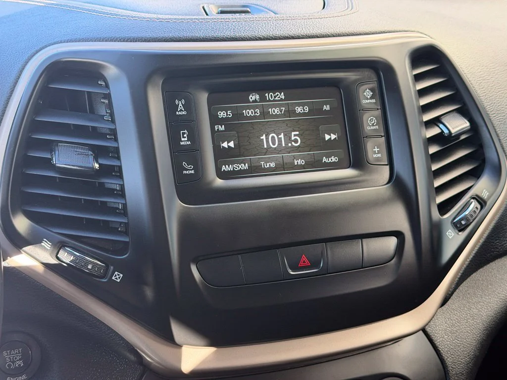 Used 2014 Black Jeep Latitude image 13