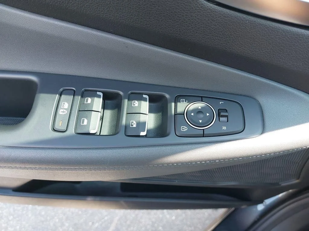 Used 2023 Gray Hyundai SEL image 28
