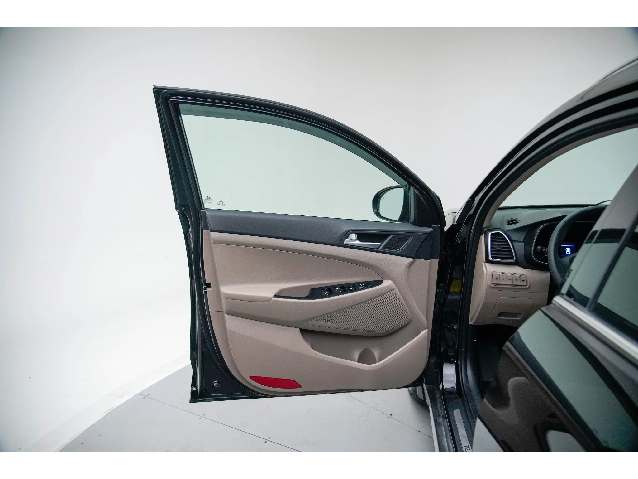Used 2021 Black Noir Pearl Hyundai Limited image 17