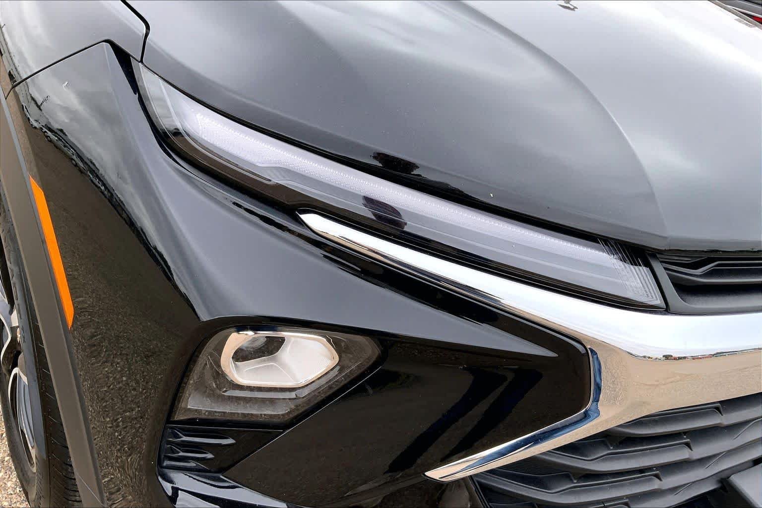 Used 2025 Mosaic Black Metallic Chevrolet LT image 28
