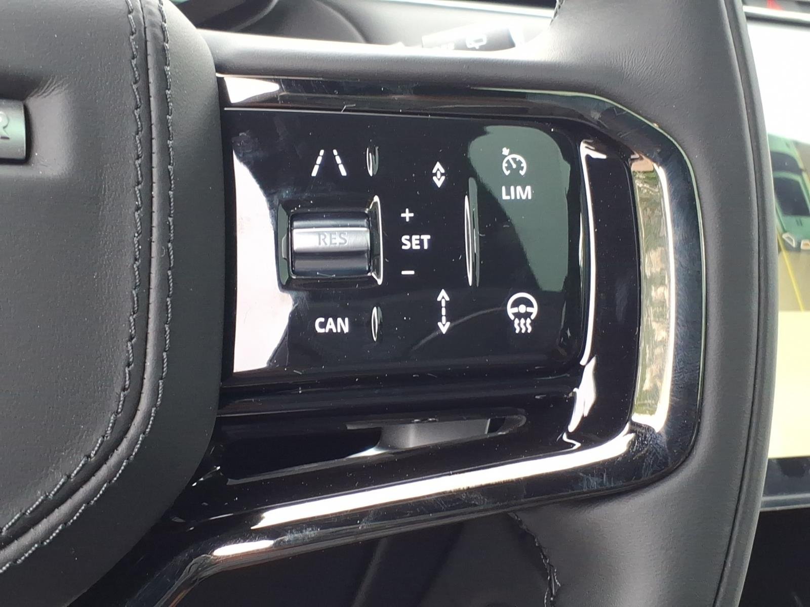New 2026 Santorini Black LAND ROVER Dynamic SE image 15