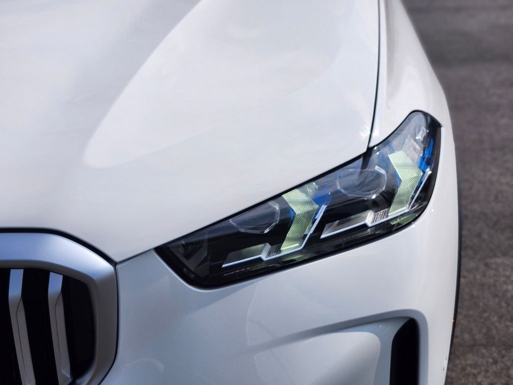 New 2026 White BMW xDrive40i image 10