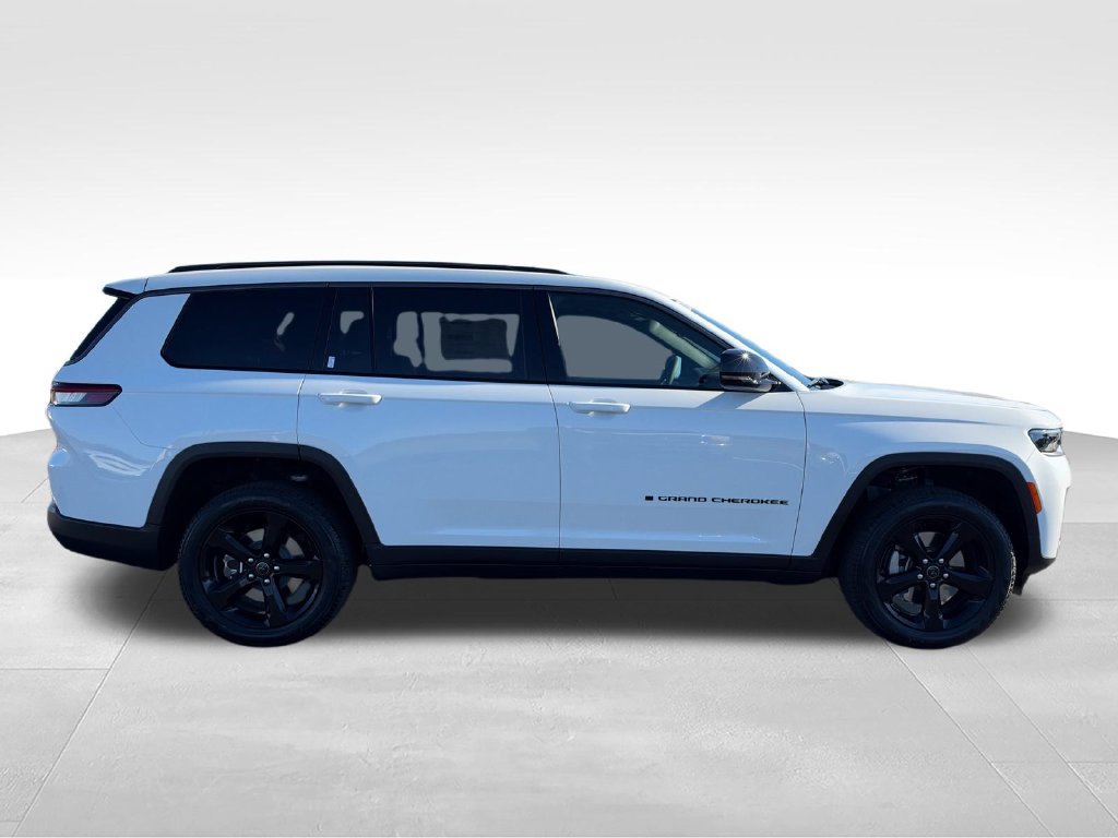 New 2027 White/off-white Jeep Limited image 5