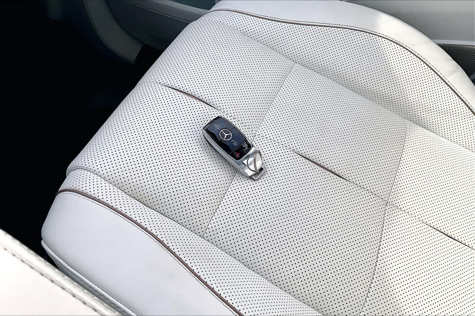 Used 2022 MANUFAKTUR Cardinal Red Metallic Mercedes-Benz Maybach GLS 600 image 15