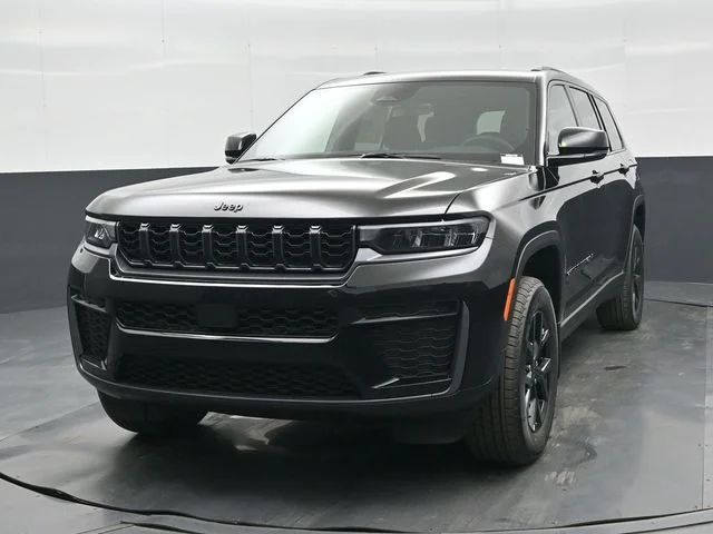 New 2026 Diamond Black Crystal Pearl-Coat Exterior Paint Jeep Altitude image 30