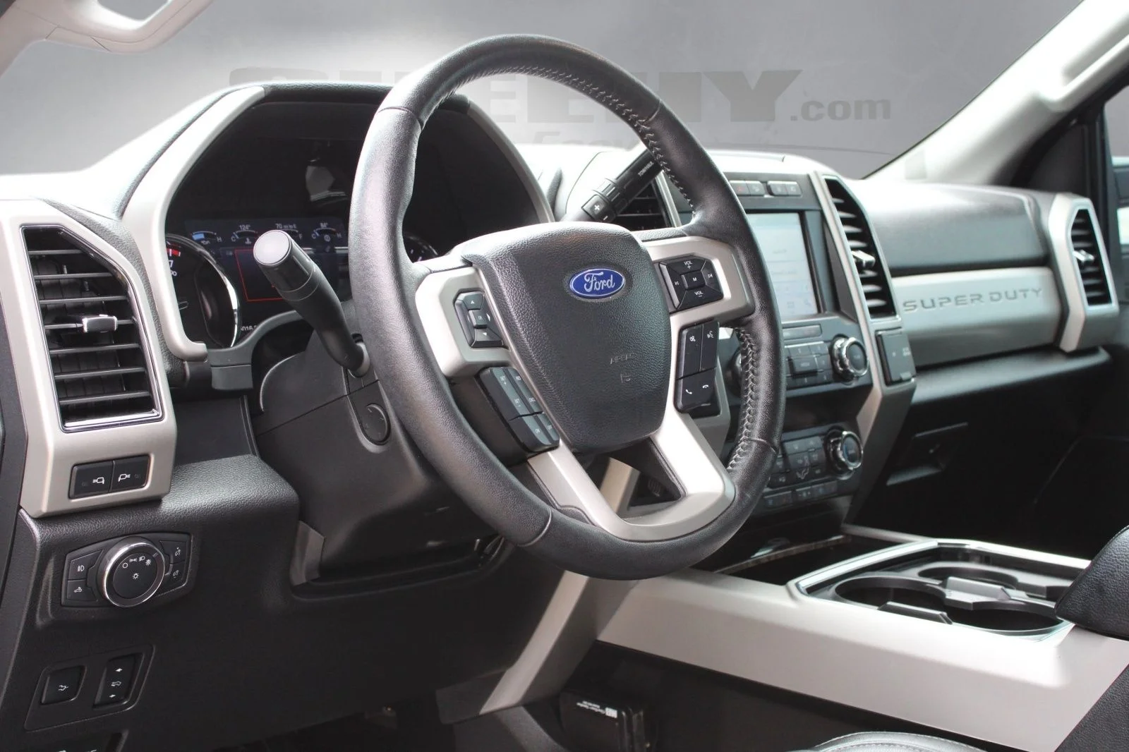 Used 2019 Silver Ford Lariat image 3
