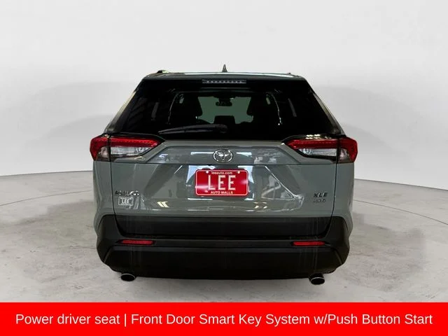 Used 2020  Toyota XLE image 5
