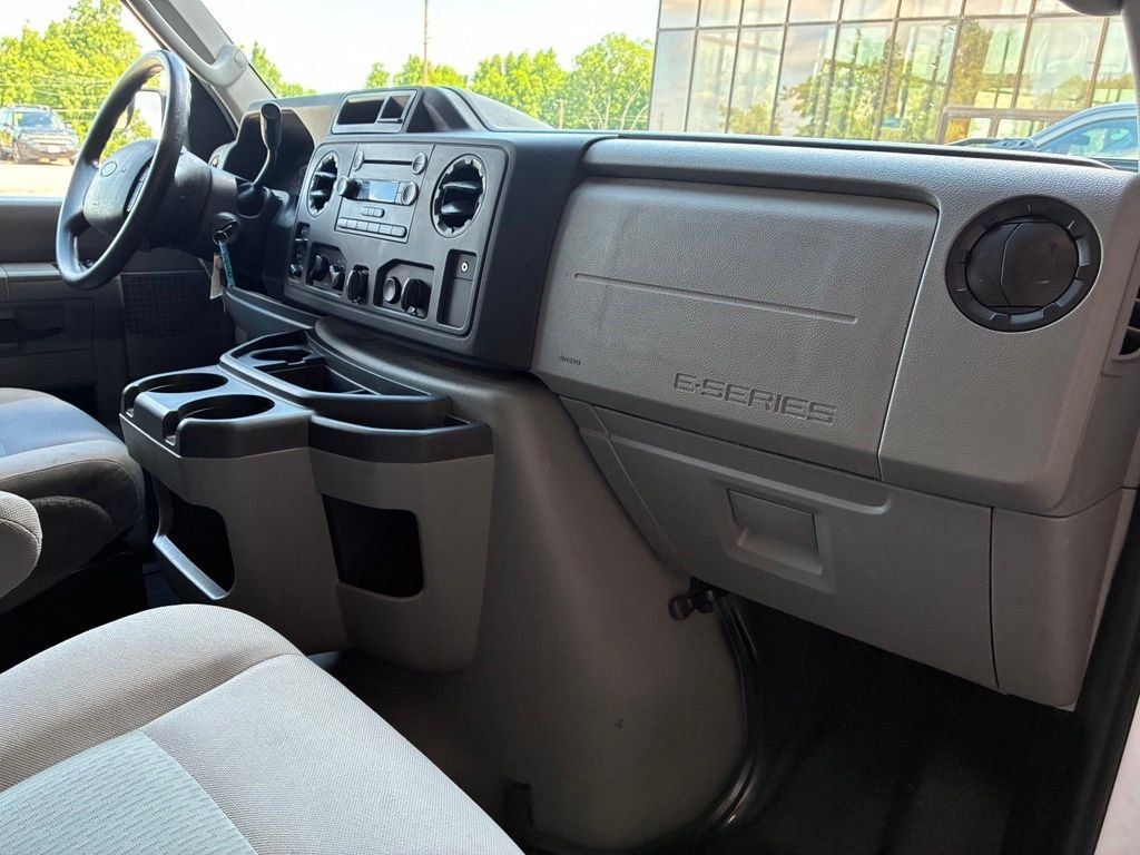 Used 2014 Oxford White Ford XLT image 37