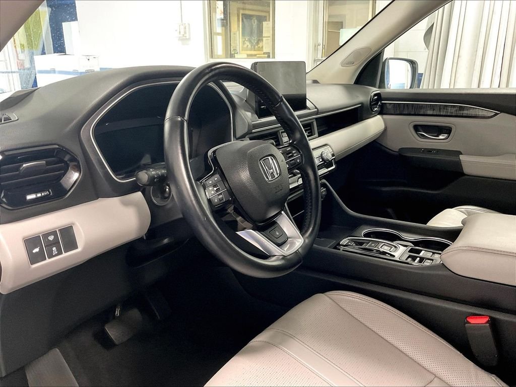 Used 2023 Silver Honda Elite image 8