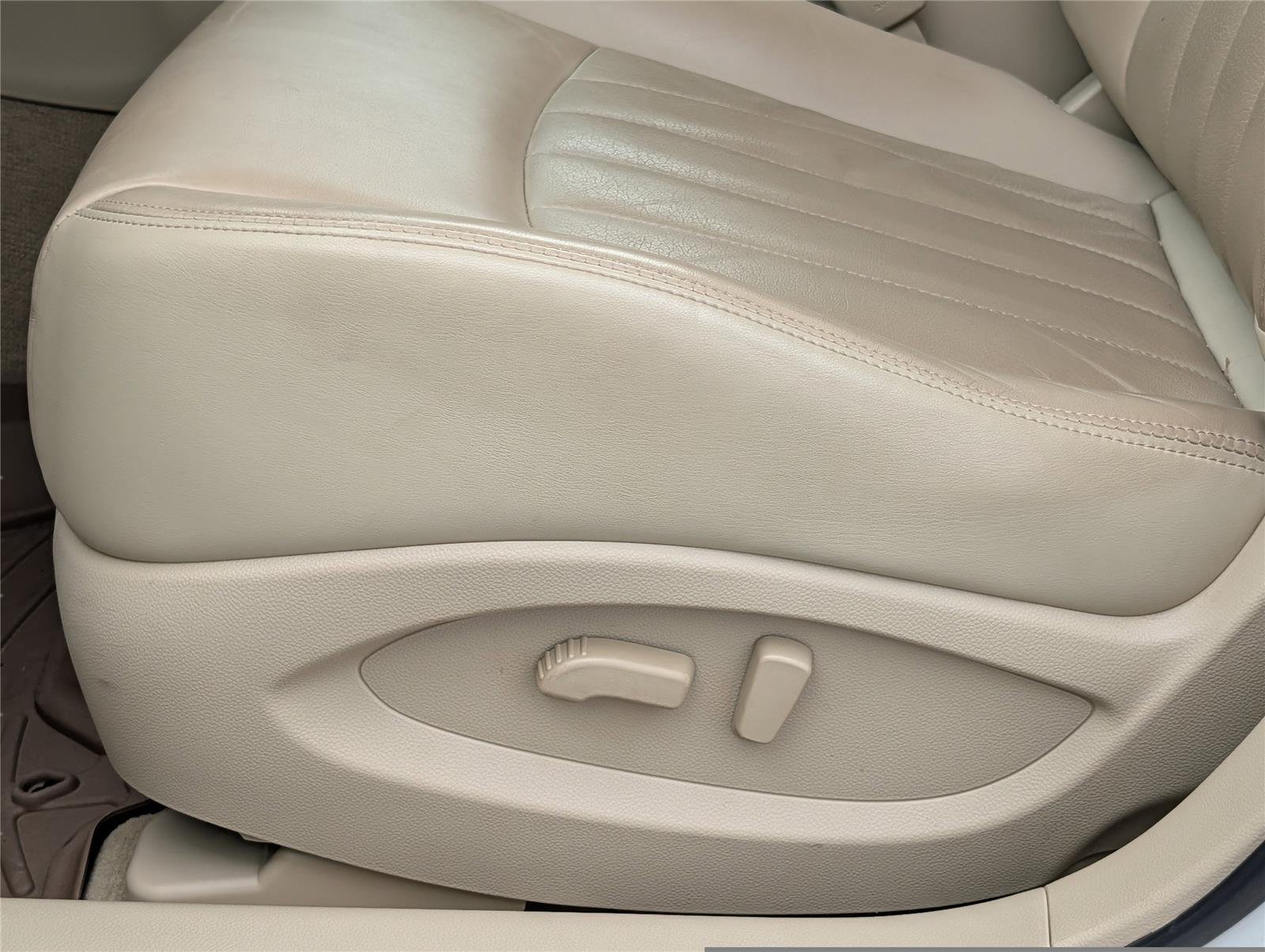 Used 2017 Majestic White INFINITI RWD image 10